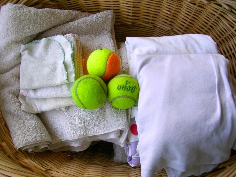 Giặt vải thun cotton bằng các quả bóng tennis